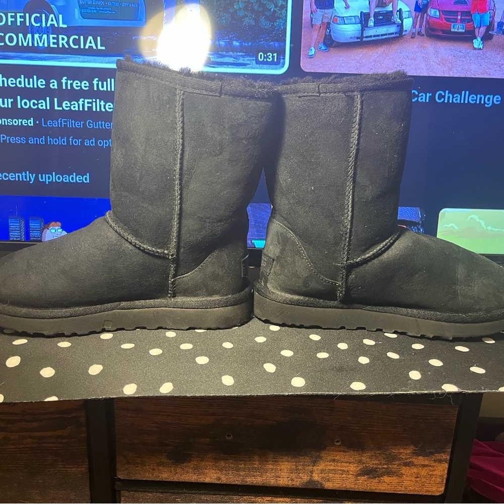 Women’s black UGG boots. Size 6 - Picture 2 of 5